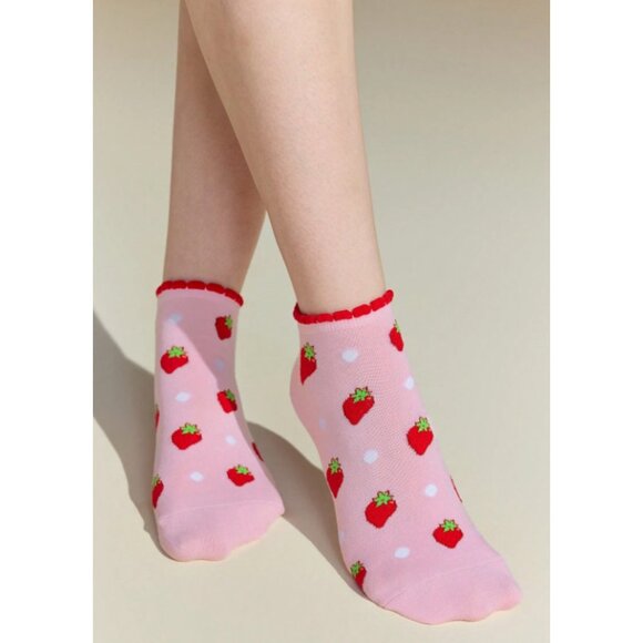 Strawberry Shortcake Ankle Socks – 3-Pack of Cute Cartoon Graphic Socks One Size - Picture 7 of 9